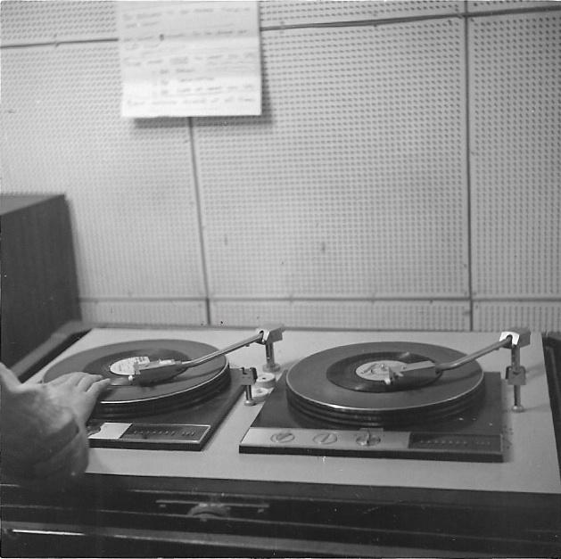 Radio 270 turntables