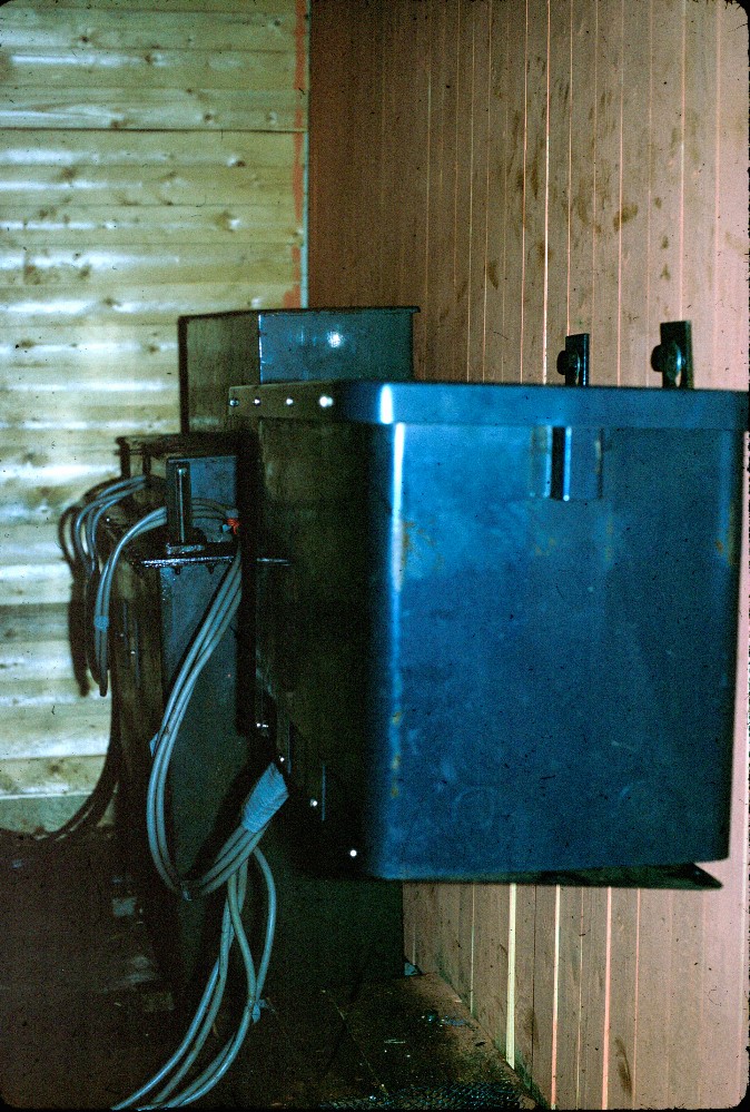 Power distribution box